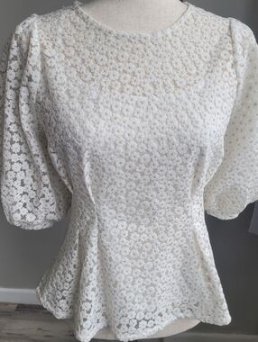 Gracia White Floral Lace Peplum Gracia White Floral Lace Puff-Sleeve Peplum Top